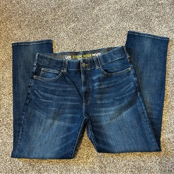 Mens Lee Extreme Motion MVP, Regular Fit Straight Leg, EUC, Dark Wash - Picture 3 of 13